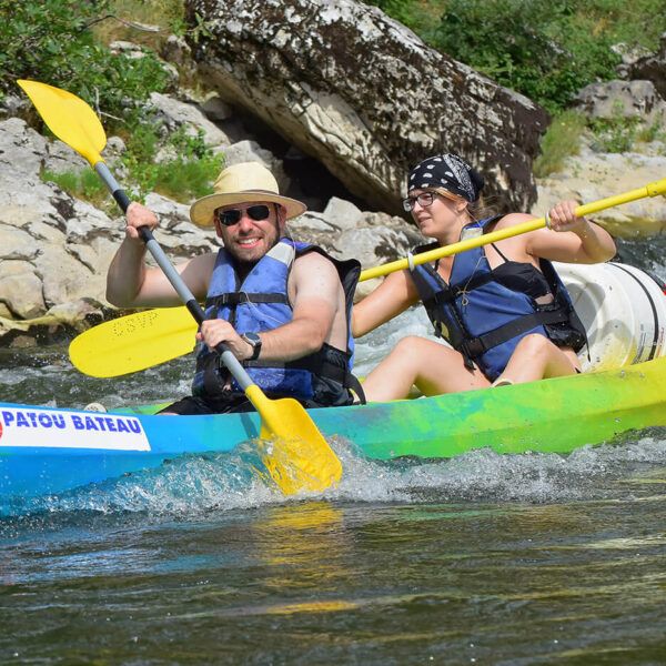 Canoa nel cuore delle Gole dell’Ardèche Canoa nel cuore delle Gole dell'Ardèche