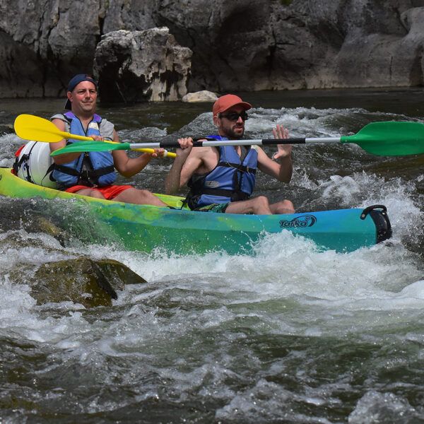 Canoa nel cuore delle Gole dell’Ardèche Canoa nel cuore delle Gole dell'Ardèche